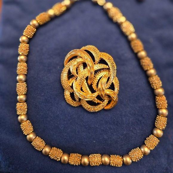 ✨ Vintage Trifari 1960s Brutalist Choker & Lovers Knot Brooch ✨ Signed - Picture 6 of 6